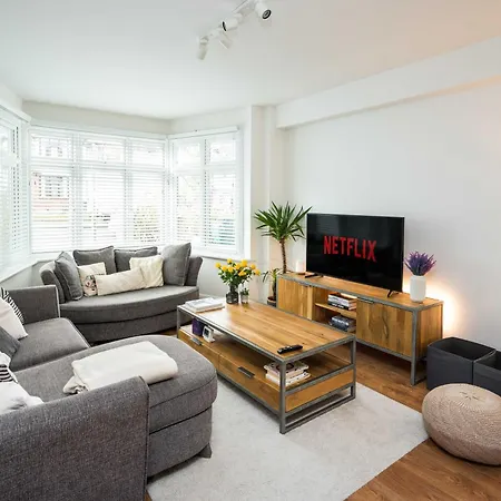 Contemporary 5 Bedroom With Garden North Finchley London Exterior photo