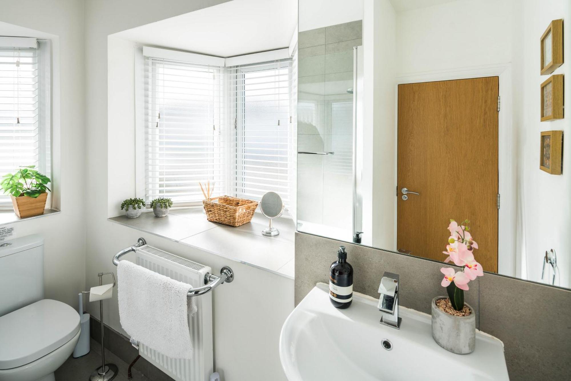 Contemporary 5 Bedroom With Garden North Finchley London