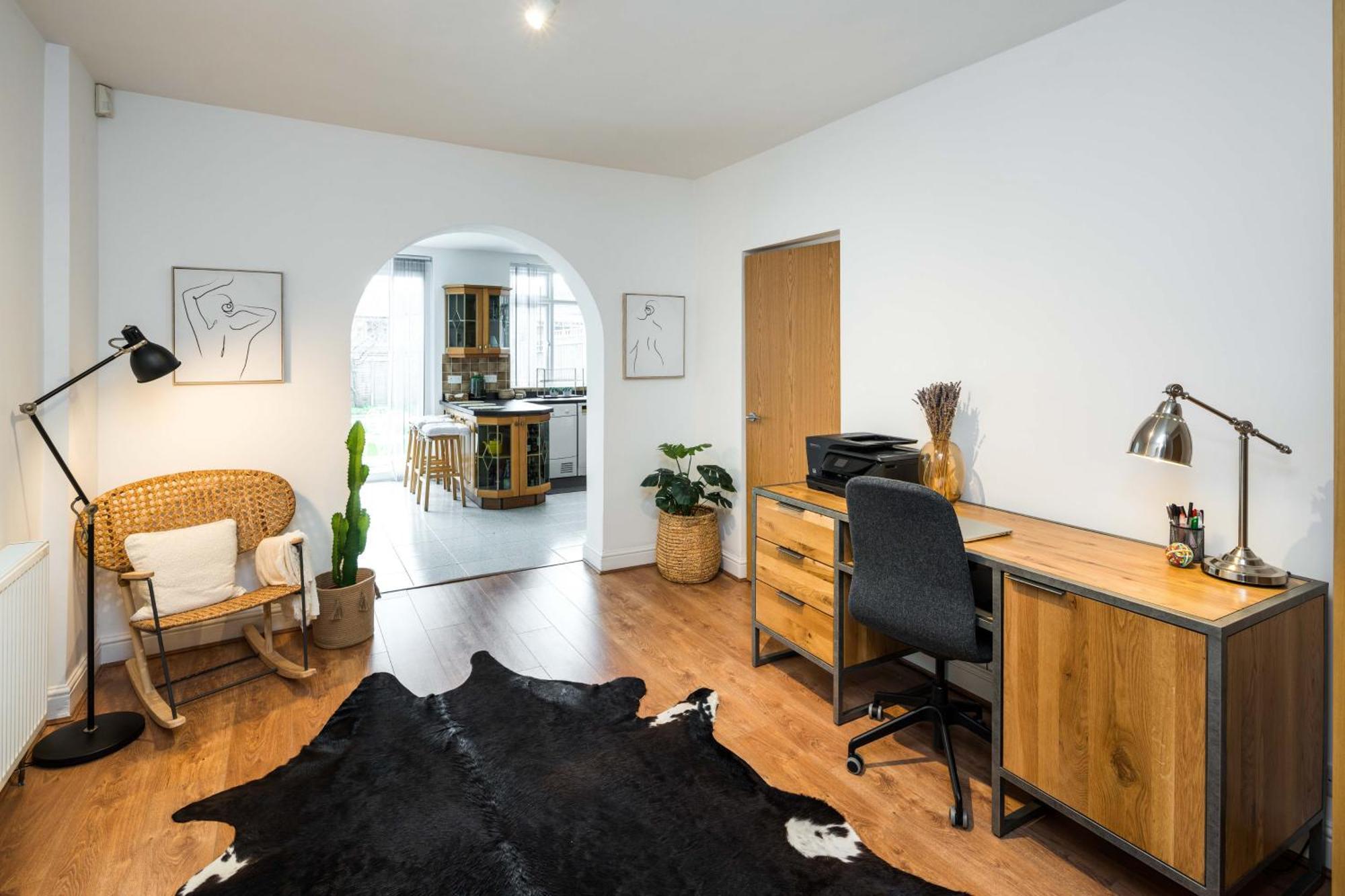 Contemporary 5 Bedroom With Garden North Finchley