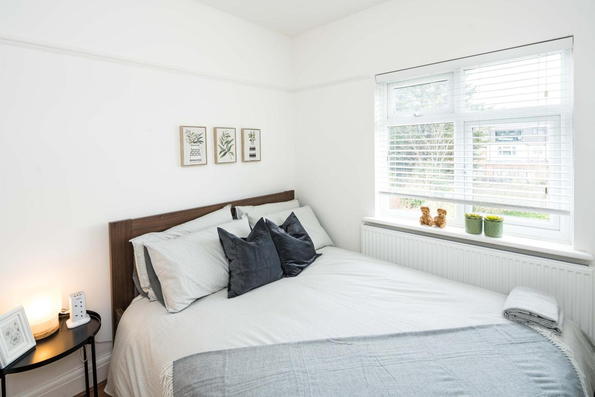 Contemporary 5 Bedroom With Garden North Finchley *