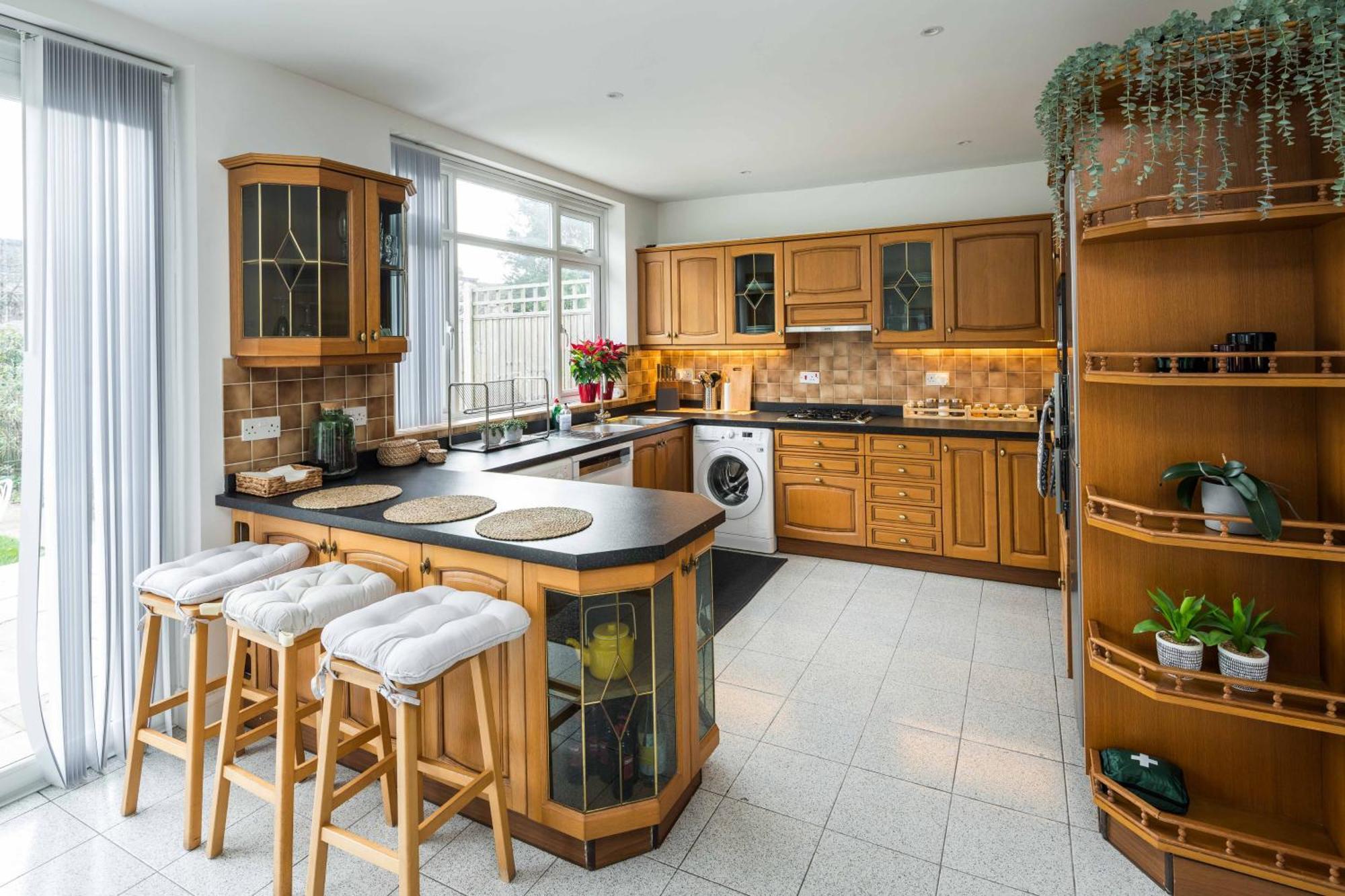 Contemporary 5 Bedroom With Garden North Finchley Holiday home