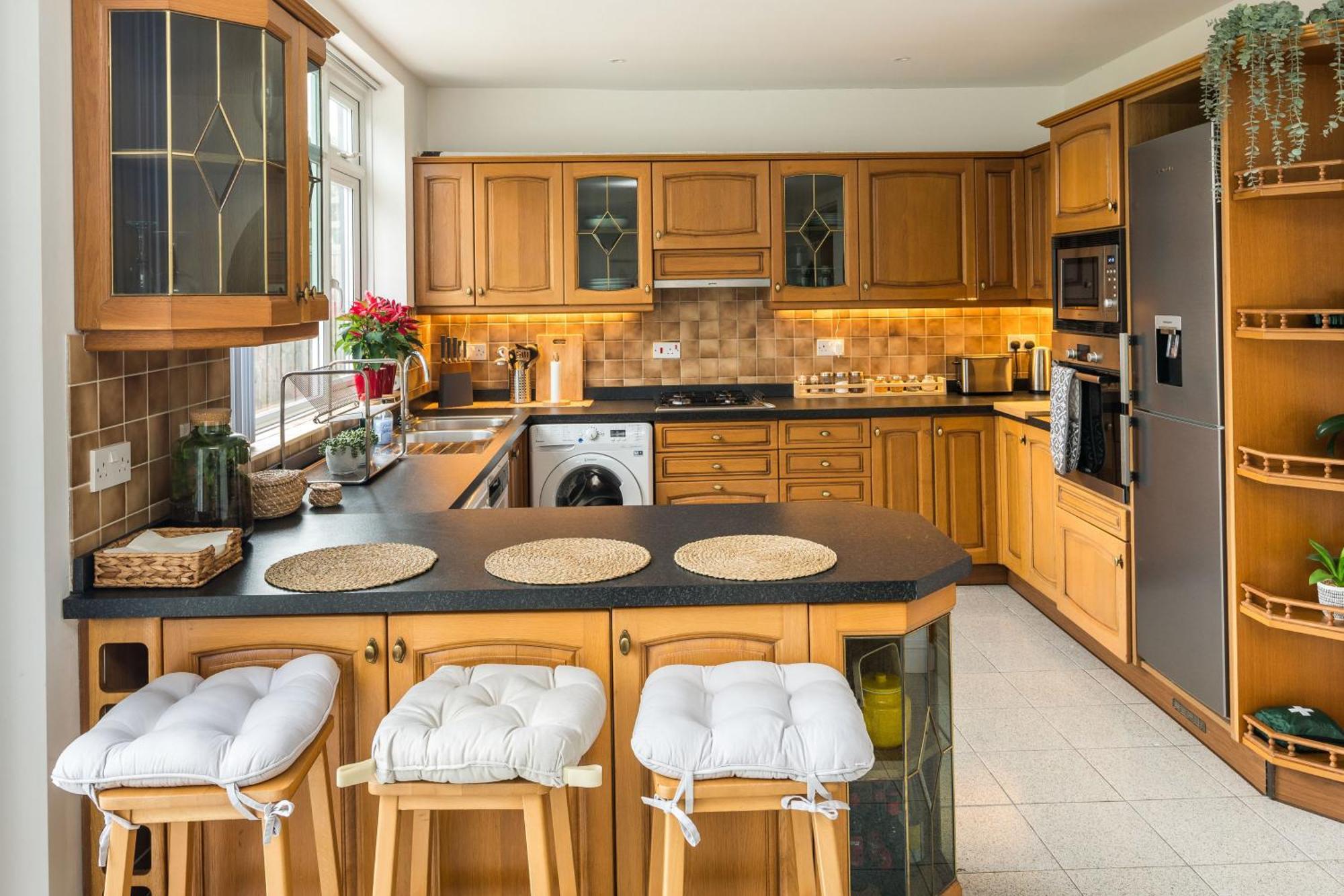 Contemporary 5 Bedroom With Garden North Finchley London