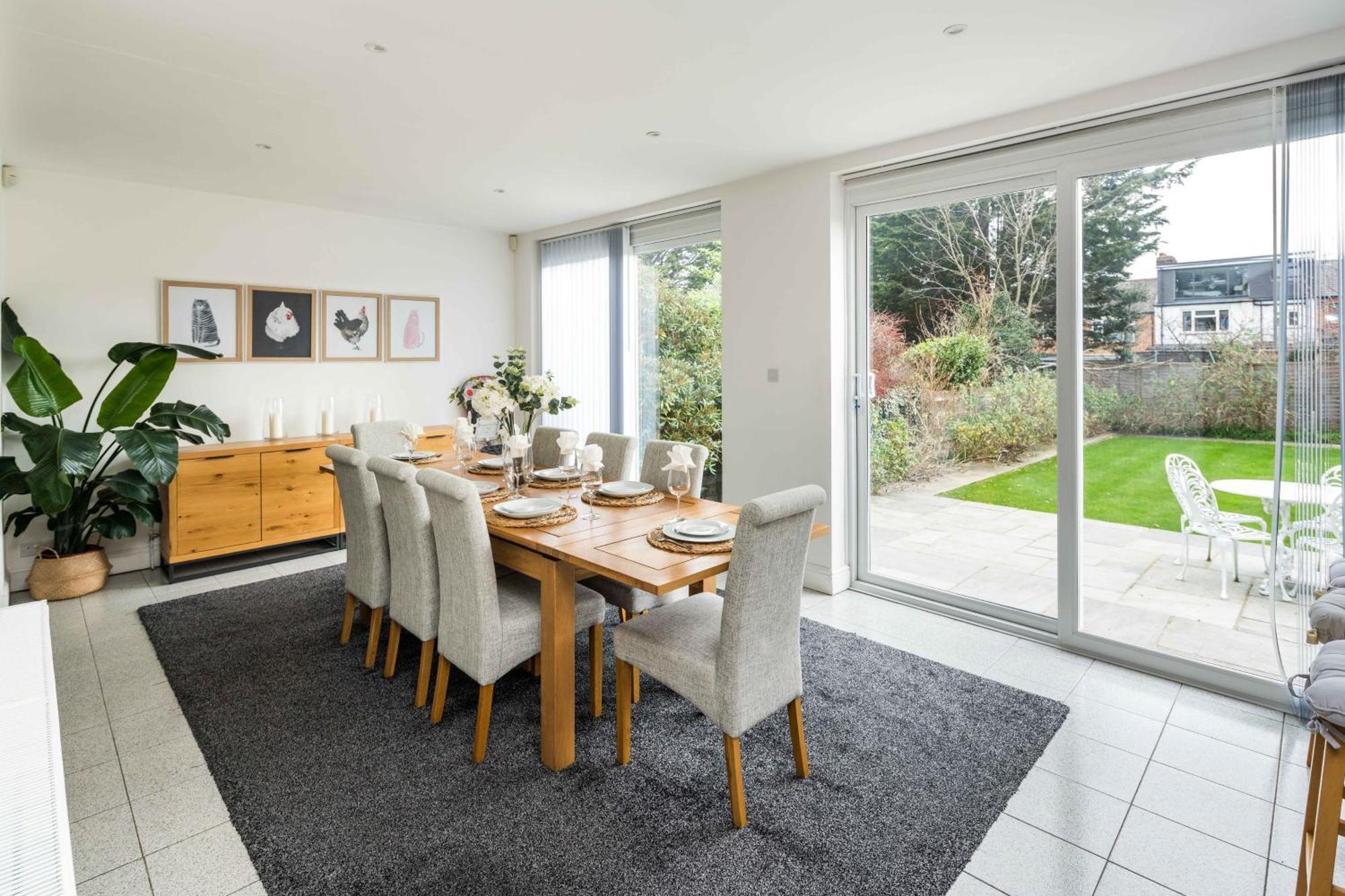 Contemporary 5 Bedroom With Garden North Finchley Holiday home