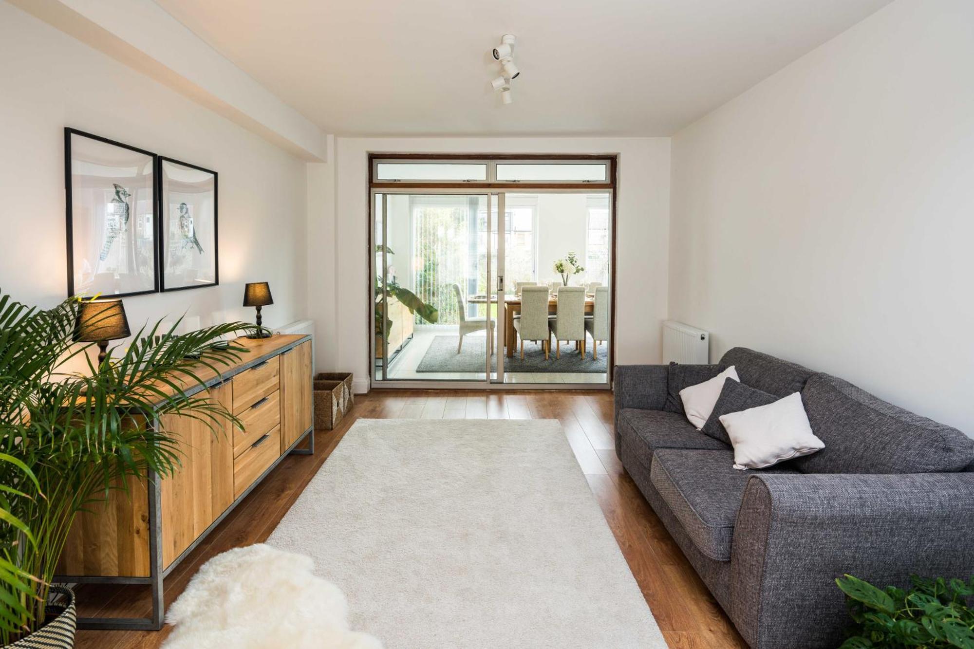 Contemporary 5 Bedroom With Garden North Finchley